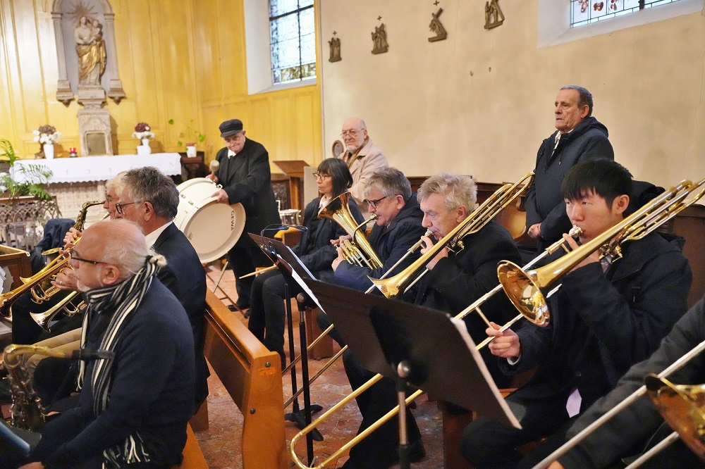 Pour la joie de tous la messe de la ste Cécile a été animée par la fanfare des Cadets de La Ville du Boisphoto Laurent Pham Van